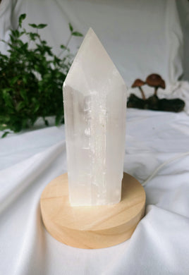 Selenite point with USB light stand