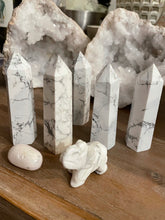 Load image into Gallery viewer, White Howlite Point Piece